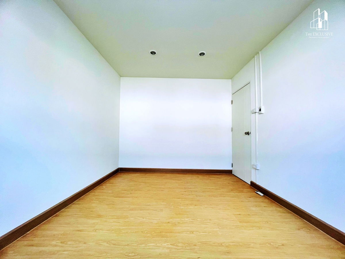 รูป 🔥 ขายทาวน์เฮ้าส์รีโนเวทใหม่ บัวทอง 4 🏡✨ พร้อมเข้าอยู่ ราคาถูกกว่าประเมิน! - รูปที่ 4/11