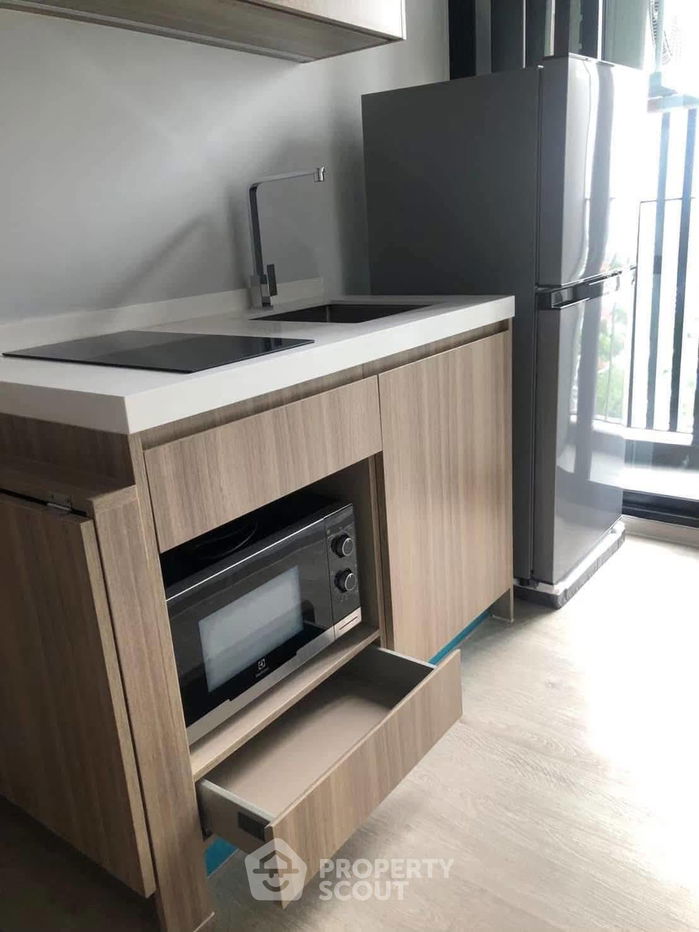 picture Studio Condo at Altitude Unicorn Sathorn-Tha Phra near BTS Talat Phlu (ID 2468563) - 3/6