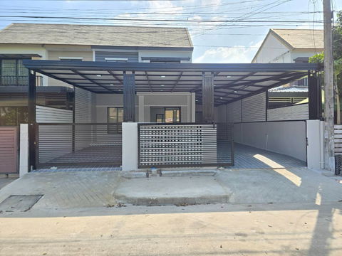 บ้านแฝด 2 ชั้น แต่งใหม่ พร้อมอยู่ ต้นโครงการ หมู่บ้าน พฤกษา67 ลำลูกกา คลอง2 ถนนเสมาฟ้าคราม คูคต ลำลูกกา ปทุมธานี ใกล้รถไฟฟ้า