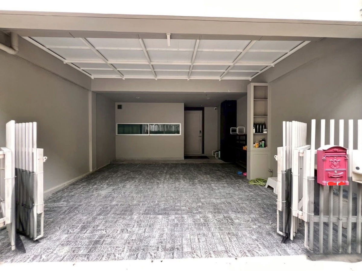 picture 🏠✨ Urgent Rent! 3-Story Townhome Noble Cube Pattanakarn (3 Bed 3 Bath 200 sqm) Private Frontage (No Opposite Neighbors) 🌳 Near Thonglor-Ekkamai - 1/9