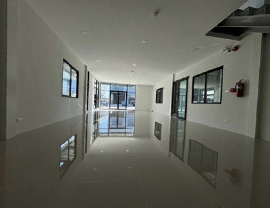 รูป ให้เช่าโกดัง พร้อมสำนักงาน โครงการ ไพร์ม เอสเตท เทพารักษ์ กม.25  พื้นที่ดิน 220 ตารางวา พื้นที่ใช้สอย 504 ตารางเมตร  รถเทรลเลอร์เข้าออกได้ - รูปที่ 5/10