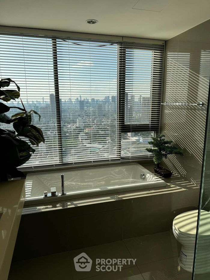 picture 2-BR Condo at Rhythm Sukhumvit 42 near BTS Ekkamai (ID 2467583) - 8/23