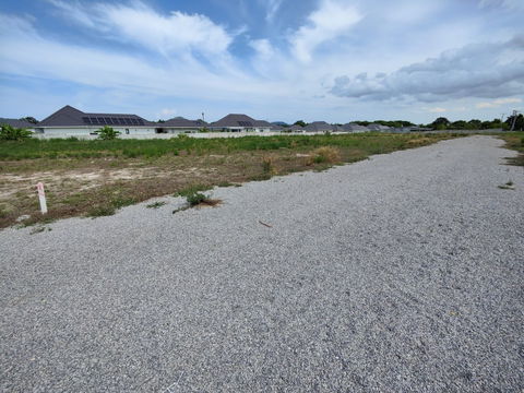 ขายที่ดิน 1 ไร่ ทำเลดี เหมาะกับการสร้างบ้าน  อยู่ในพื้นที่มีการพัฒนาโครงการบ้าน ใกล้เมืองหัวหิน