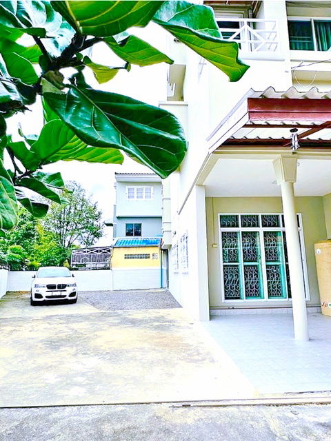 รูป หลังสุดท้าย นิคมบางชัน 1.1 กม เสรีไทย 77-85 สวนสยาม100ม. MRT ราษฎร์พัฒนา ให้เช่าทาวน์โฮม 3 ชั้น 49 ตร.วา.200 ตร.ม. พร้อมเฟอร์ฯ 3 นอน 3 น้ำ - รูปที่ 4/8