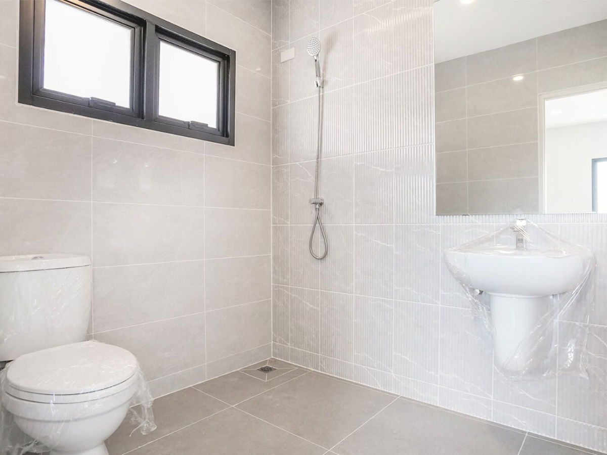 รูป "ความสุขเริ่มต้นที่บ้านเดี่ยว โครงการคุณภาพ เมืองเอก 8 พิเศษด้วยสระว่ายน้ำส่วนตัว หันหน้าทิศใต้ รับลมเย็นสบายตลอดปี!" - รูปที่ 5/17