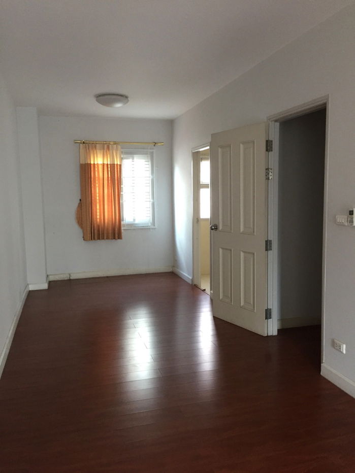 รูป ให้เช่าบ้านTownhome 3 ชั้นโครงการหมู่บ้าน “Urban Sathorn”  ถนนราชพฤกษ์ เขตภาษีเจริญ ใกล้สถานีรถไฟฟ้าบางหว้า - รูปที่ 5/10