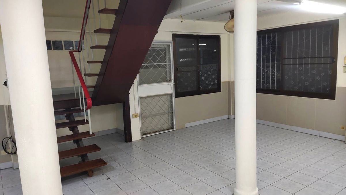 รูป ให้เช่าบ้านเดี่ยว สุทธิสาร–รัชดา เดินไป MRT สุทธิสารได้ บ้าน 2 ชั้น 4 ห้องนอน 2 ห้องน้ำ พื้นที่ 50 ตร.วา  จอดรถในบ้านได้ 3 คัน บ้านเปล่า  - รูปที่ 7/29