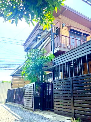 เช่าบ้านเดี่ยว เขตบางกะปิ : MRTแยกลำสาลี 800 ม. กรุงเทพกรีฑา5-7-9 บ้านเดี่ยว 2 ชั้นหลังมุม 40 ตร.วา. 160 ตร.ม. 4 นอน 3 น้ำ พร้อมเฟอร์ฯ . รร.นานาชาติเวลลิงตัน 2.6 กม