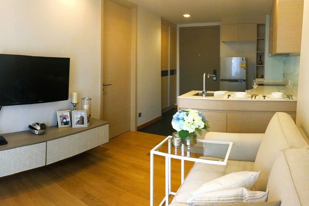 picture 🔥 For Sale !! Good location !! 🔥 Code C20230210949.........Via Botani, 1 bedroom, 1 bathroom, furnished, ready to move in, Special Deal!!📣📣 - 2/8