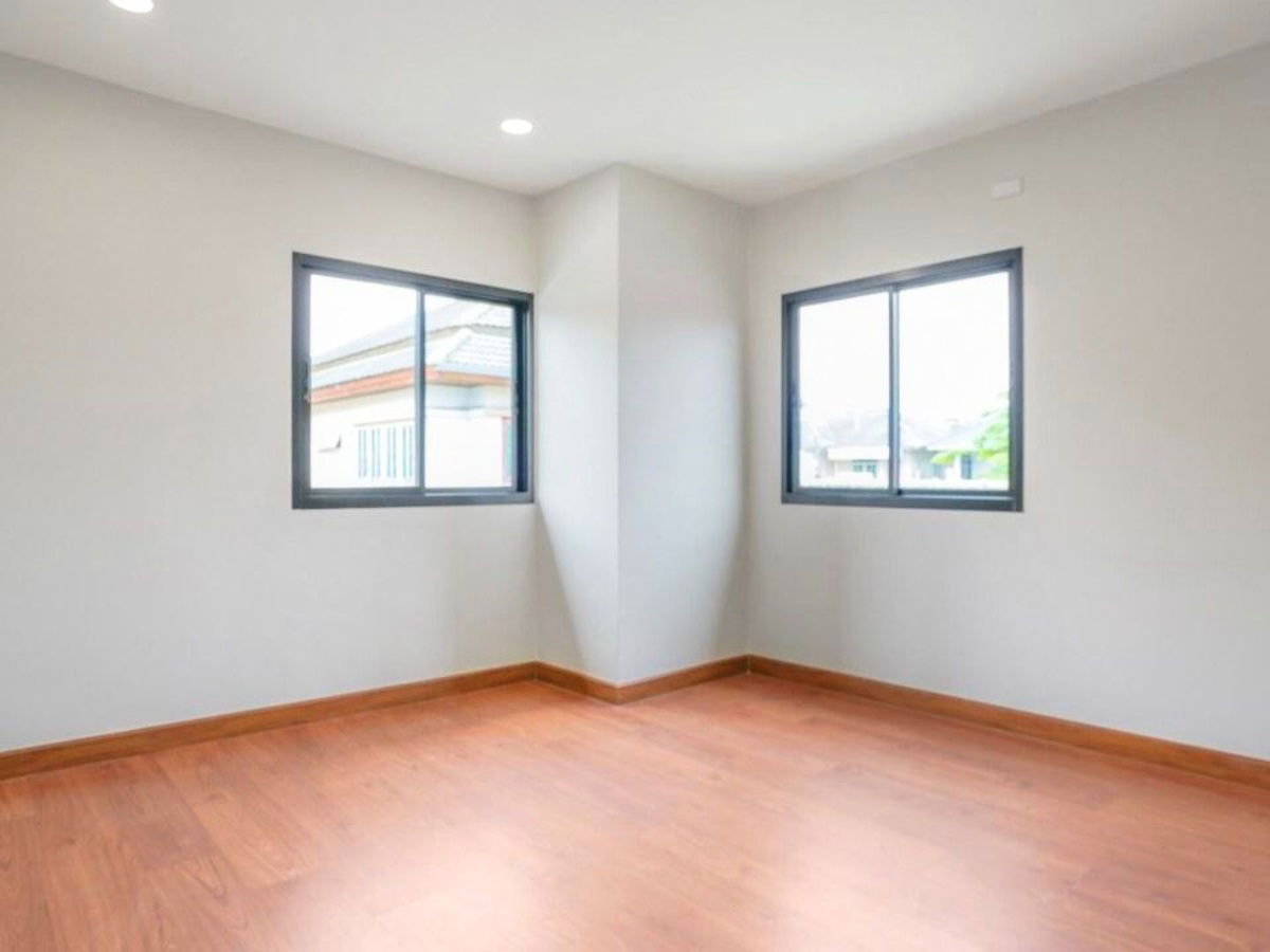 รูป บ้านเดี่ยว 4 ห้องนอน! รีโนเวทใหม่ทั้งระบบ | ติดถนนเมนประชาชื่น | ยิ่งรวยนิเวศน์ - รูปที่ 12/15