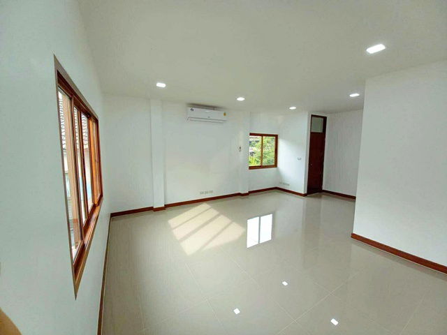 รูป ถ.ประชาชื่น25 MRTบางซื่อ รพ.เกษมราษฎร์ 900 ม.ให้เช่าบ้าน 2 ชั้นหลังใหญ่ 7น้ำ 90 ตร.ว. 300ตร.ม. Airbnbรัชดา 6นอน ม.เซ็นจอห์น 2.3 กม. - รูปที่ 8/8