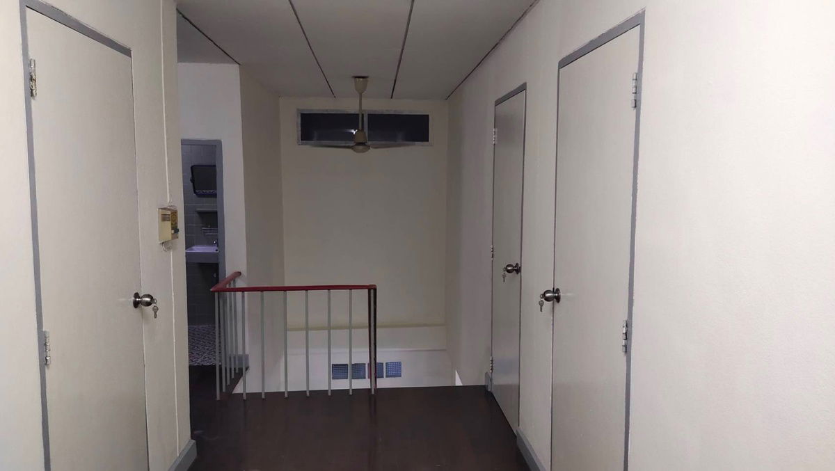 รูป ให้เช่าบ้านเดี่ยว สุทธิสาร–รัชดา เดินไป MRT สุทธิสารได้ บ้าน 2 ชั้น 4 ห้องนอน 2 ห้องน้ำ พื้นที่ 50 ตร.วา  จอดรถในบ้านได้ 3 คัน บ้านเปล่า  - รูปที่ 27/29