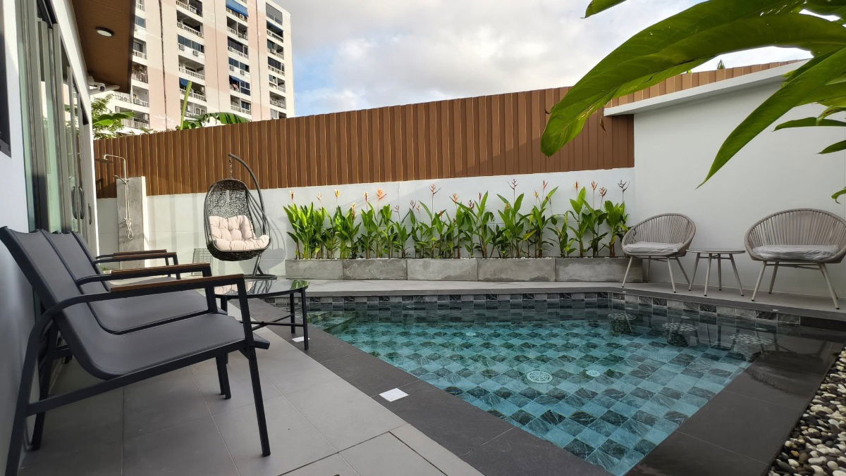 รูป ขายบ้านเดี่ยว พร้อมสระว่ายน้ำ รวมเฟอร์นิเจอร์และเครืองใช้ไฟฟ้า - ใจกลางเมืองพัทยา ซอยเฉลิมพระเกียรติ - รูปที่ 3/37