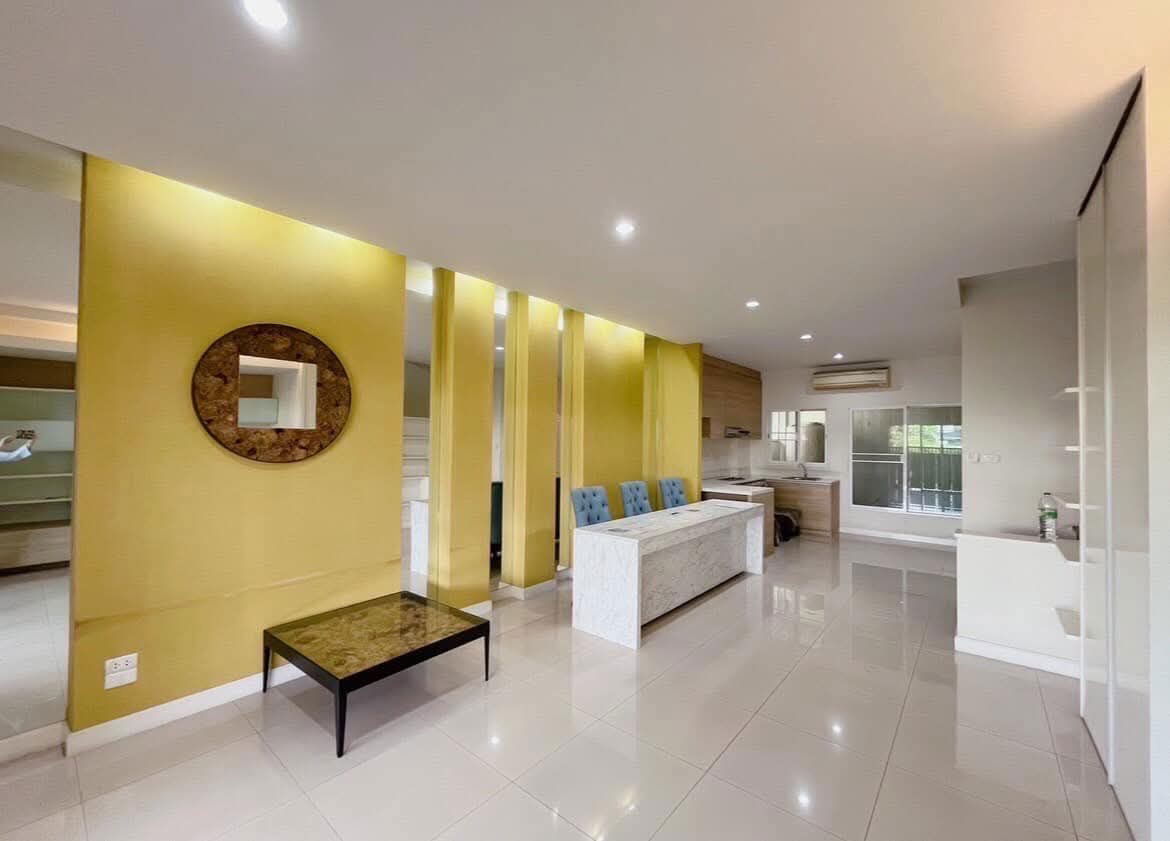 รูป 🏡✨ ให้เช่าด่วน! ทาวน์โฮม 3 ชั้น Nalin Avenue (นลิน อเวนิว) ติดถนนรามคำแหง 💥 3 นอน, Family Room พร้อมเข้าอยู่ ใกล้ MRT สายสีส้ม 🚆 - รูปที่ 2/7