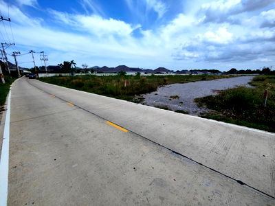 ที่ดิน ม.นานาชาติแสตมฟอร์ด หัวหิน : ขายที่ดิน 1 ไร่ ทำเลดี เหมาะกับการสร้างบ้าน ทำเลดี อยู่ในพื้นที่มีการพัฒนาโครงการบ้าน ใกล้เมืองหัวหิน