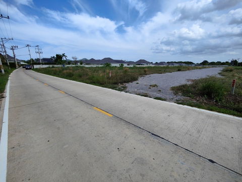 ขายที่ดิน 1 ไร่ ทำเลดี เหมาะกับการสร้างบ้าน ทำเลดี อยู่ในพื้นที่มีการพัฒนาโครงการบ้าน ใกล้เมืองหัวหิน