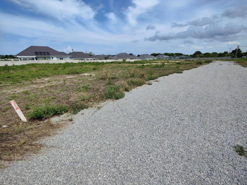 รูป ขายที่ดิน 1 ไร่ เหมาะกับการสร้างบ้าน ทำเลดี ใกล้สนามกอล์ฟแบล็คเมาน์เทน - รูปที่ 3/12