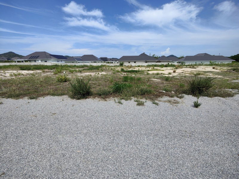 รูป ขายที่ดิน 1-0-0 ไร่ เป็นแปลงสร้างบ้านชั้นเยี่ยม ใกล้สนามกอล์ฟแบล็คเมาน์เทน - รูปที่ 4/14