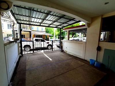 ทาวน์โฮมให้เช่า : ให้เช่าบ้านTownhome 3 ชั้นโครงการหมู่บ้าน “Urban Sathorn”  ถนนราชพฤกษ์ เขตภาษีเจริญ ใกล้สถานีรถไฟฟ้าบางหว้า