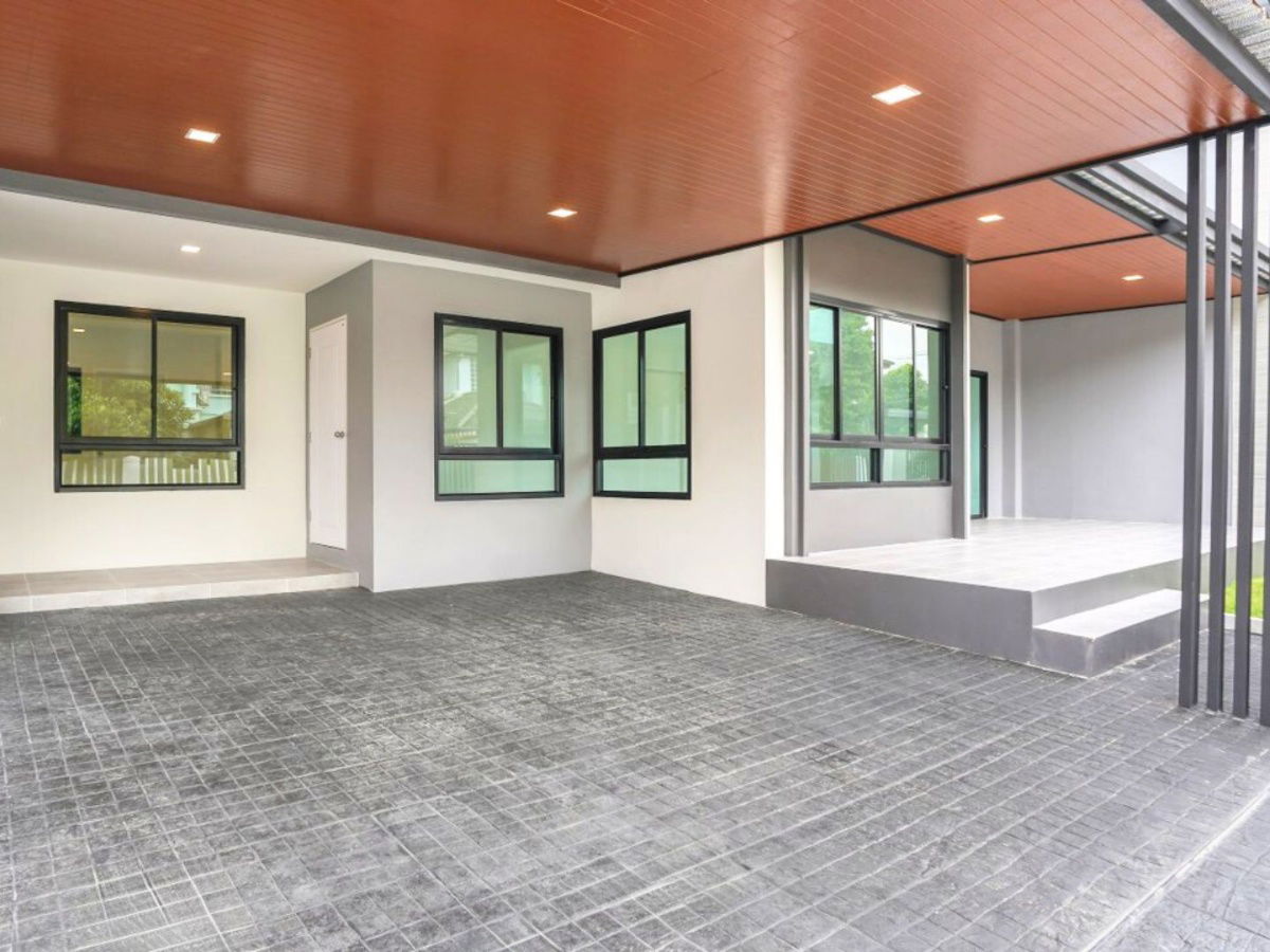 รูป บ้านเดี่ยว 4 ห้องนอน! รีโนเวทใหม่ทั้งระบบ | ติดถนนเมนประชาชื่น | ยิ่งรวยนิเวศน์ - รูปที่ 2/15