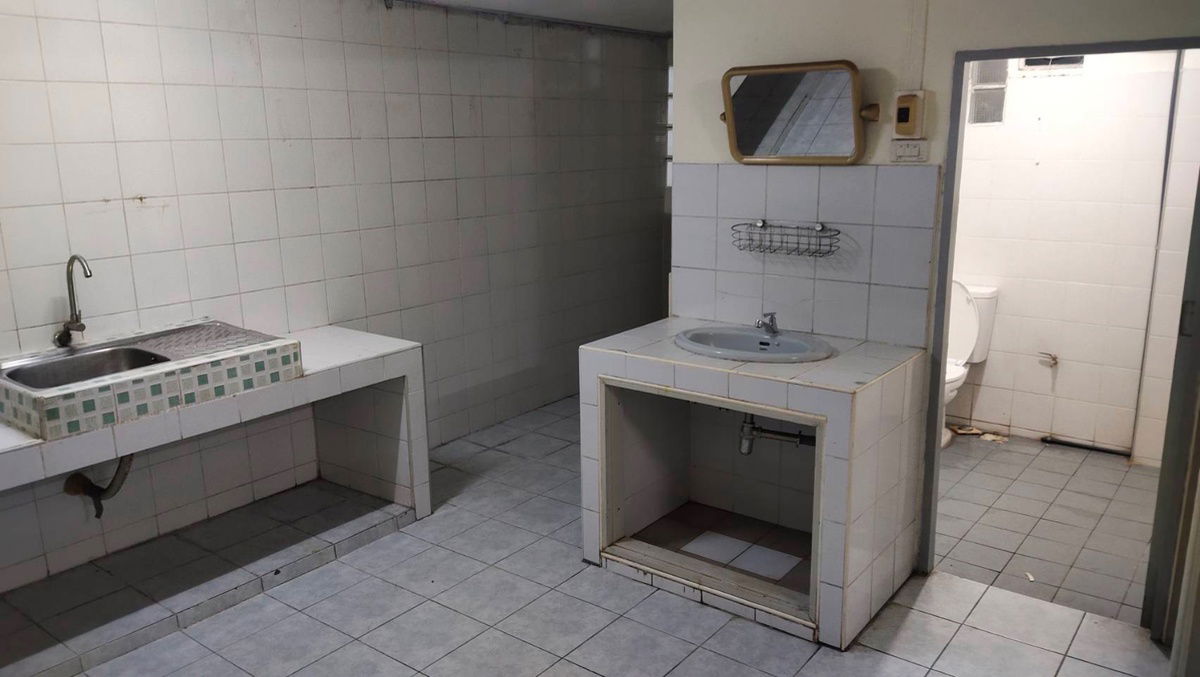 รูป ให้เช่าบ้านเดี่ยว สุทธิสาร–รัชดา เดินไป MRT สุทธิสารได้ บ้าน 2 ชั้น 4 ห้องนอน 2 ห้องน้ำ พื้นที่ 50 ตร.วา  จอดรถในบ้านได้ 3 คัน บ้านเปล่า  - รูปที่ 11/29