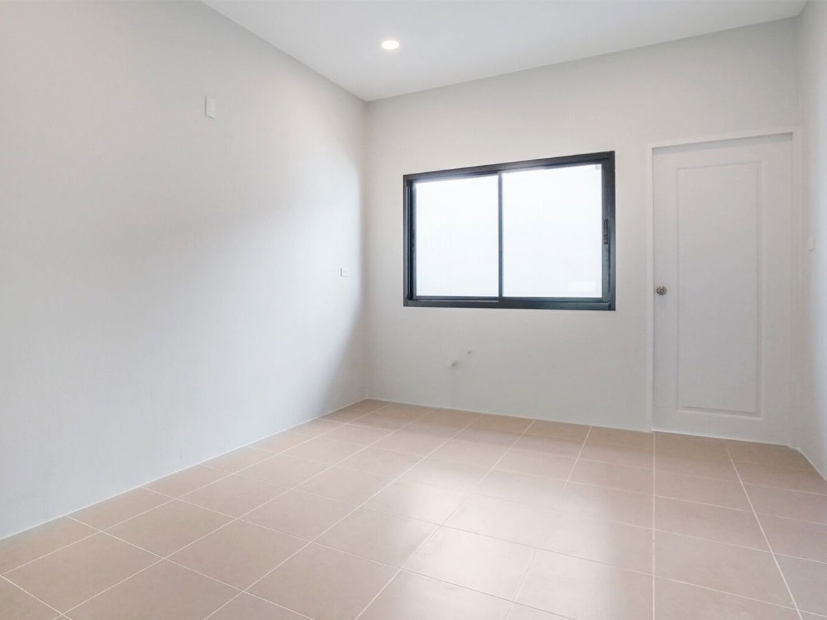 รูป "ความสุขเริ่มต้นที่บ้านเดี่ยว โครงการคุณภาพ เมืองเอก 8 พิเศษด้วยสระว่ายน้ำส่วนตัว หันหน้าทิศใต้ รับลมเย็นสบายตลอดปี!" - รูปที่ 15/17