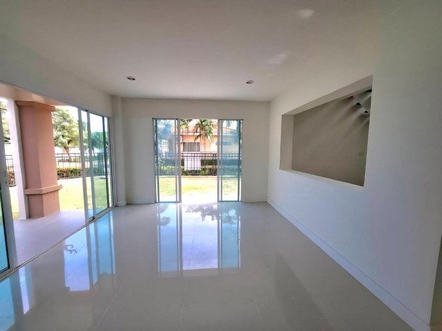 รูป ให้เช่าบ้านเดี่ยว2ชั้น75ตรว.ซอยท่าอิฐ ถนนรัตนาธิเบศร์ ใกล้สะพานพระนั่งเกล้า - รูปที่ 3/8