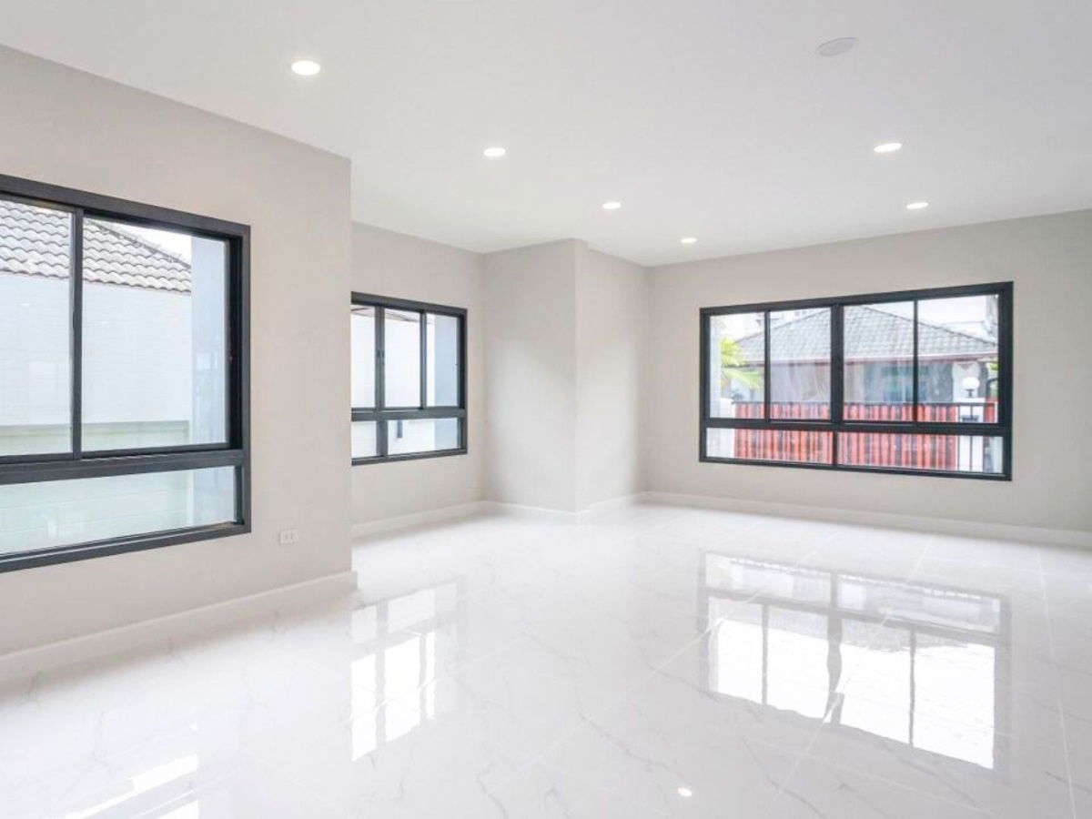 รูป บ้านเดี่ยว 4 ห้องนอน! รีโนเวทใหม่ทั้งระบบ | ติดถนนเมนประชาชื่น | ยิ่งรวยนิเวศน์ - รูปที่ 6/15