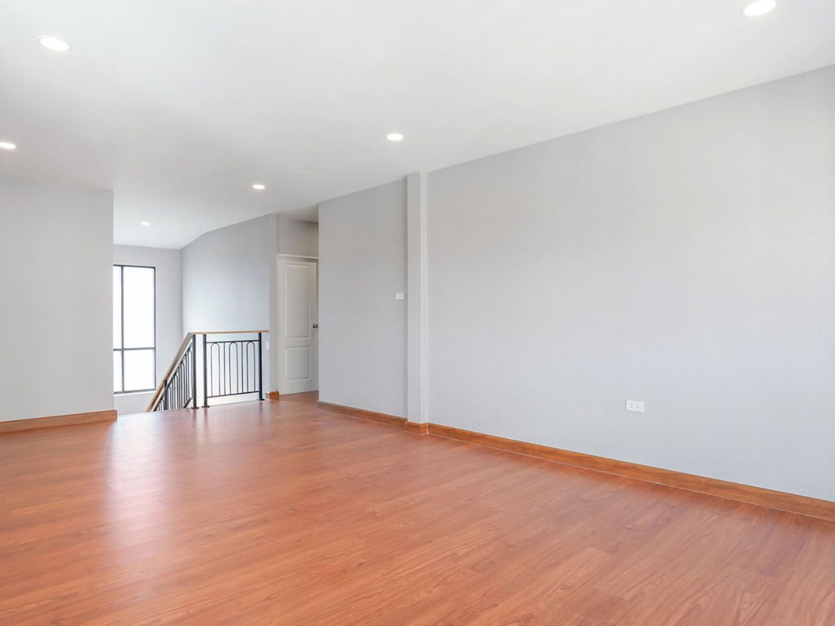 รูป "ความสุขเริ่มต้นที่บ้านเดี่ยว โครงการคุณภาพ เมืองเอก 8 พิเศษด้วยสระว่ายน้ำส่วนตัว หันหน้าทิศใต้ รับลมเย็นสบายตลอดปี!" - รูปที่ 11/17