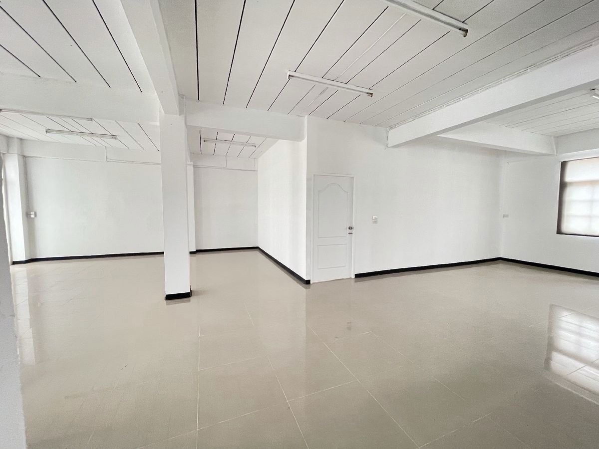 รูป ขายอาคารพาณิชย์ 4 ชั้น 5 คูหา ที่ดิน 100 ตร.วา ใกล้สุขุมวิท เดินทางง่าย  - รูปที่ 11/17