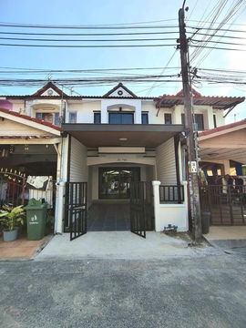 ทาวน์เฮ้าส์ รีโนเวทใหม่ หมู่บ้าน เคซี.รามอินทรา 1 ซอย 17 ถนนหทัยราษฎร์ 39 สามวาตะวันตก คลองสามวา มีเฟอร์นิเจอร์พร้อมอยู่