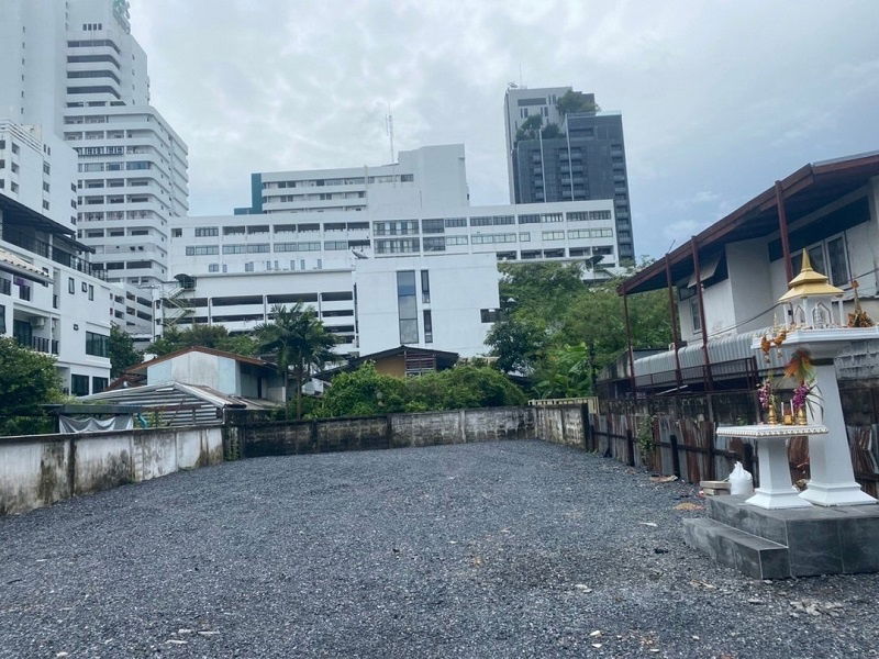 picture Long-term land for rent, filled land, prime location, affordable price, in the heart of the city, Ari area, Soi Phahonyothin 1. - 4/9