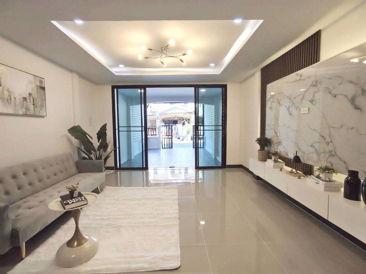 รูป ทาวน์เฮ้าส์ รีโนเวทใหม่ หมู่บ้าน เคซี.รามอินทรา 1 ซอย 17 ถนนหทัยราษฎร์ 39 สามวาตะวันตก คลองสามวา มีเฟอร์นิเจอร์พร้อมอยู่ - รูปที่ 20/21