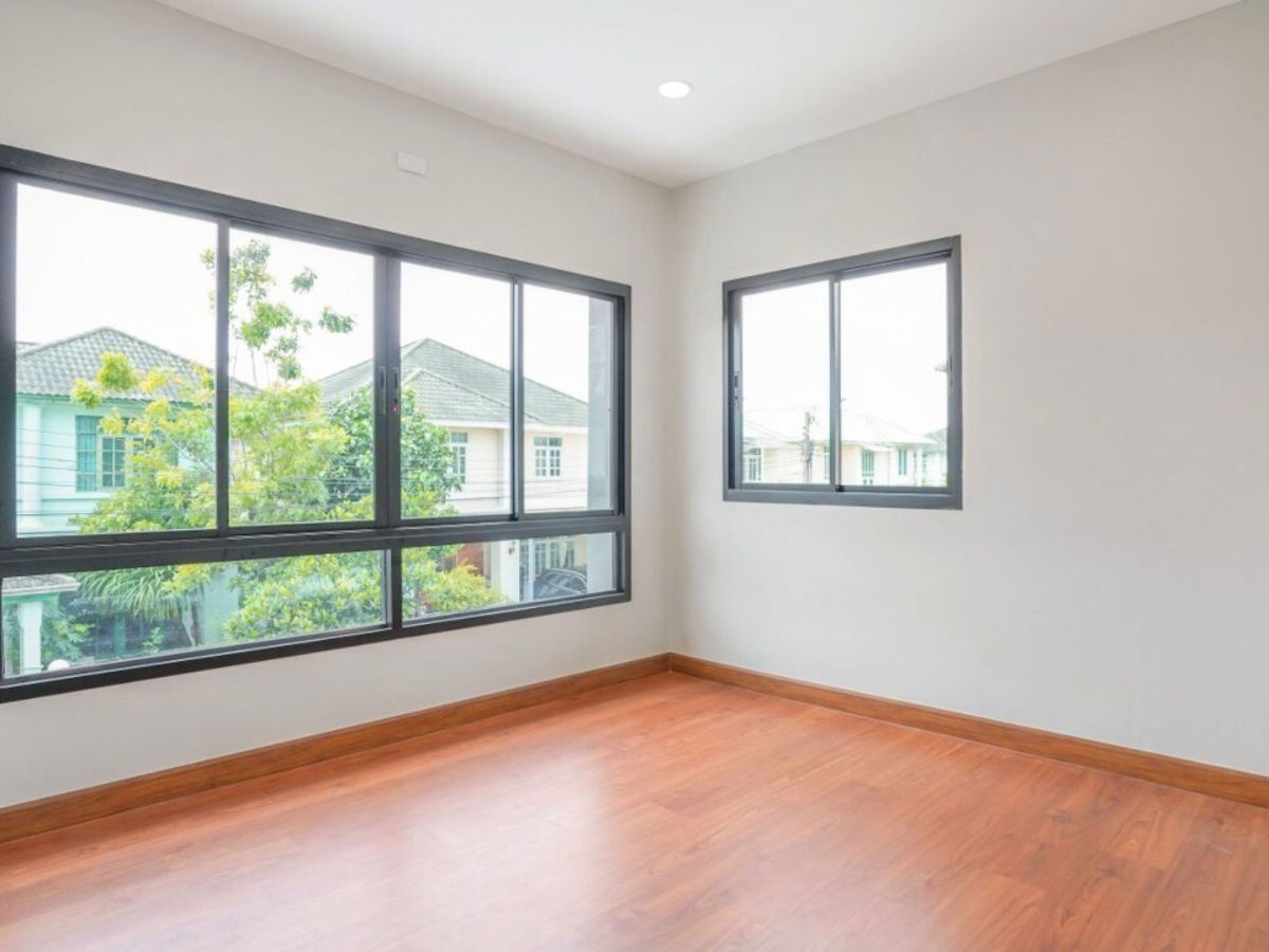 รูป บ้านเดี่ยว 4 ห้องนอน! รีโนเวทใหม่ทั้งระบบ | ติดถนนเมนประชาชื่น | ยิ่งรวยนิเวศน์ - รูปที่ 10/15