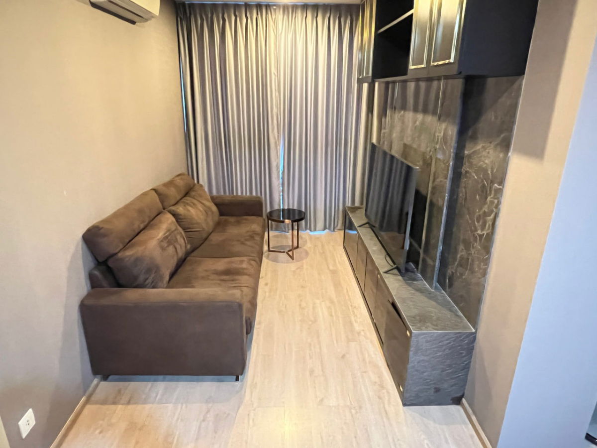 รูป Ideo Q Chula Samyan【𝐒𝐄𝐋𝐋 & 𝐑𝐄𝐍𝐓】🔥ความเรียบหรูที่มาพร้อมการตกแต่งลงตัว เท่ดาร์กโทน เฟอร์แน่น🔥  ติดต่อไลน์ไอดี: @hacondo - รูปที่ 4/10