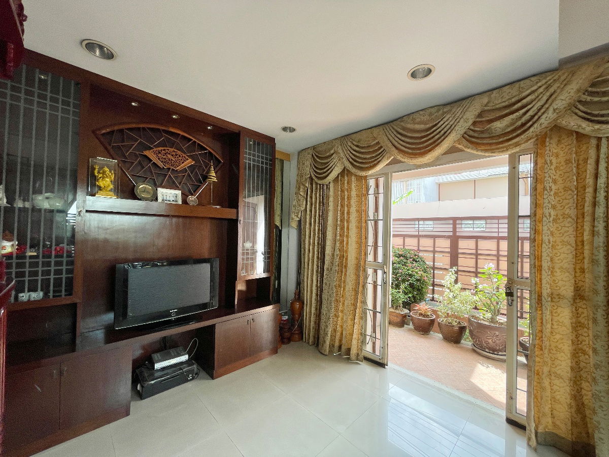 รูป ให้เช่าบ้านเดี่ยว 3 ชั้น 5 ห้องนอน 4 ห้องน้ำ ตกแต่งครบ พร้อมอยู่ โครงการเสนานิเวศน์ 1ภาพ เดินทางสะดวก ใกล้ BTS เสนานิคม & ใกล้ Central Eastville - รูปที่ 8/20