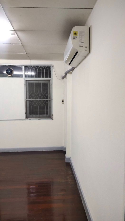 รูป ให้เช่าบ้านเดี่ยว สุทธิสาร–รัชดา เดินไป MRT สุทธิสารได้ บ้าน 2 ชั้น 4 ห้องนอน 2 ห้องน้ำ พื้นที่ 50 ตร.วา  จอดรถในบ้านได้ 3 คัน บ้านเปล่า  - รูปที่ 26/29