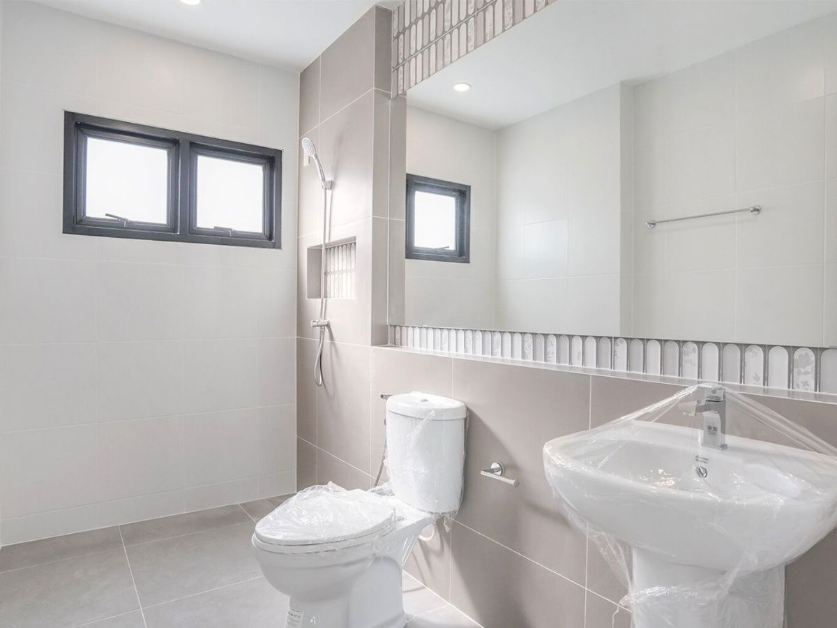 รูป "ความสุขเริ่มต้นที่บ้านเดี่ยว โครงการคุณภาพ เมืองเอก 8 พิเศษด้วยสระว่ายน้ำส่วนตัว หันหน้าทิศใต้ รับลมเย็นสบายตลอดปี!" - รูปที่ 13/17