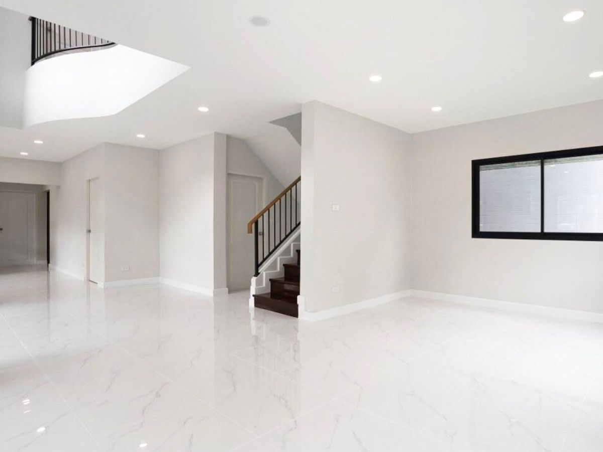 รูป บ้านเดี่ยว 4 ห้องนอน! รีโนเวทใหม่ทั้งระบบ | ติดถนนเมนประชาชื่น | ยิ่งรวยนิเวศน์ - รูปที่ 5/15