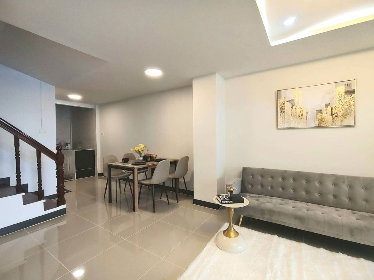 รูป ทาวน์เฮ้าส์ รีโนเวทใหม่ หมู่บ้าน เคซี.รามอินทรา 1 ซอย 17 ถนนหทัยราษฎร์ 39 สามวาตะวันตก คลองสามวา มีเฟอร์นิเจอร์พร้อมอยู่ - รูปที่ 6/21