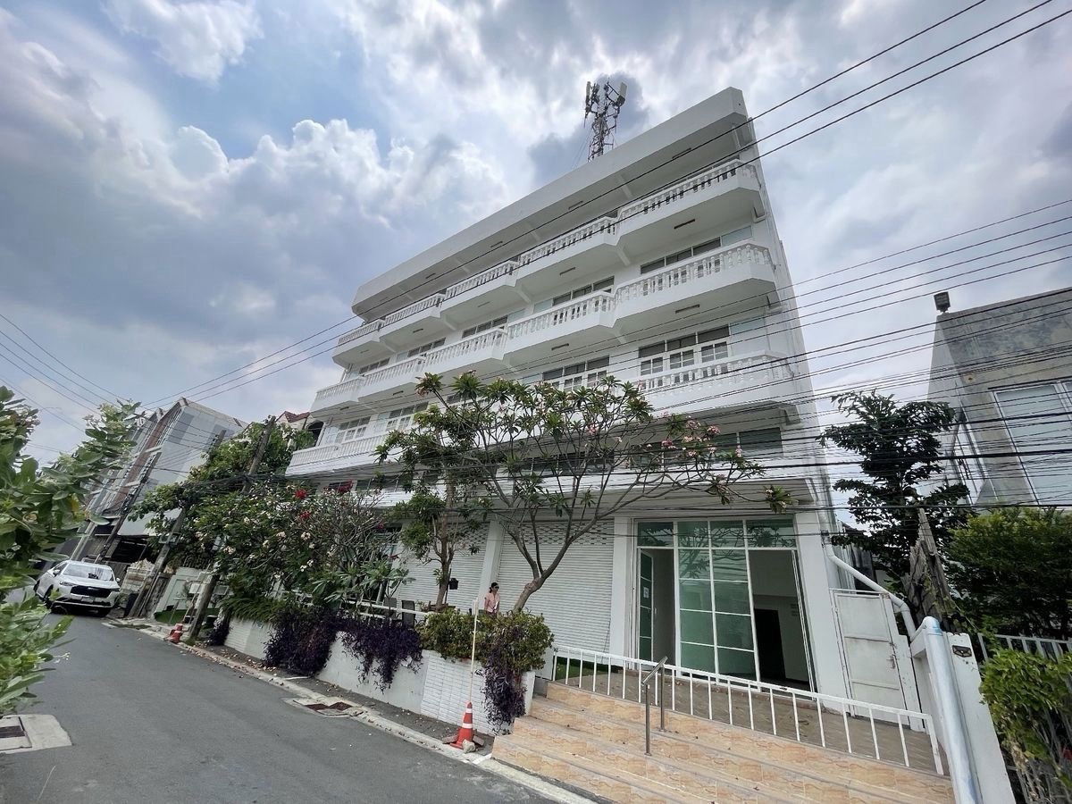 รูป ขายอาคารพาณิชย์ 4 ชั้น 5 คูหา ที่ดิน 100 ตร.วา ใกล้สุขุมวิท เดินทางง่าย  - รูปที่ 1/17