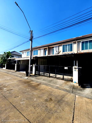 Townhouses for sale Wat Phraya Suren : 2-storey townhouse for sale, Pruksa Ville Village 89, Ram Intra-Wongwaen (Kanchanaphisek 6/1), near Fashion Island,  Ramintra