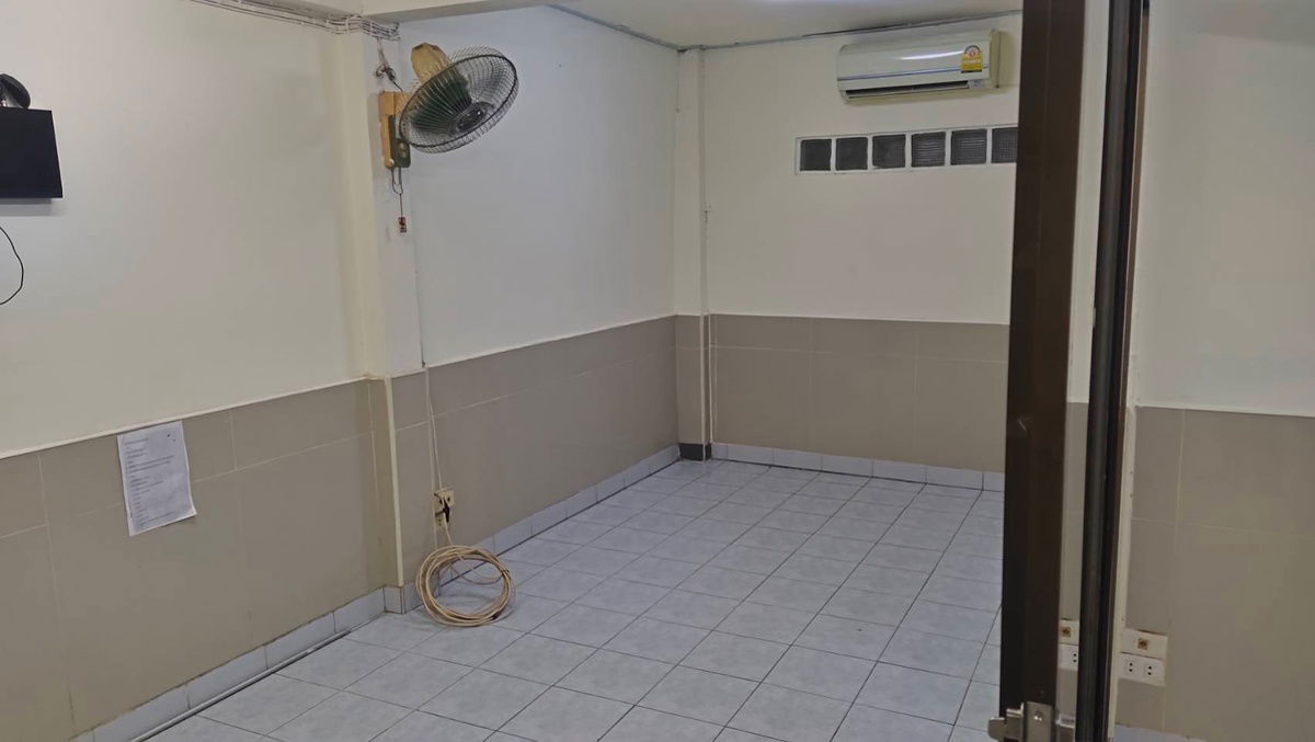 รูป ให้เช่าบ้านเดี่ยว สุทธิสาร–รัชดา เดินไป MRT สุทธิสารได้ บ้าน 2 ชั้น 4 ห้องนอน 2 ห้องน้ำ พื้นที่ 50 ตร.วา  จอดรถในบ้านได้ 3 คัน บ้านเปล่า  - รูปที่ 13/29