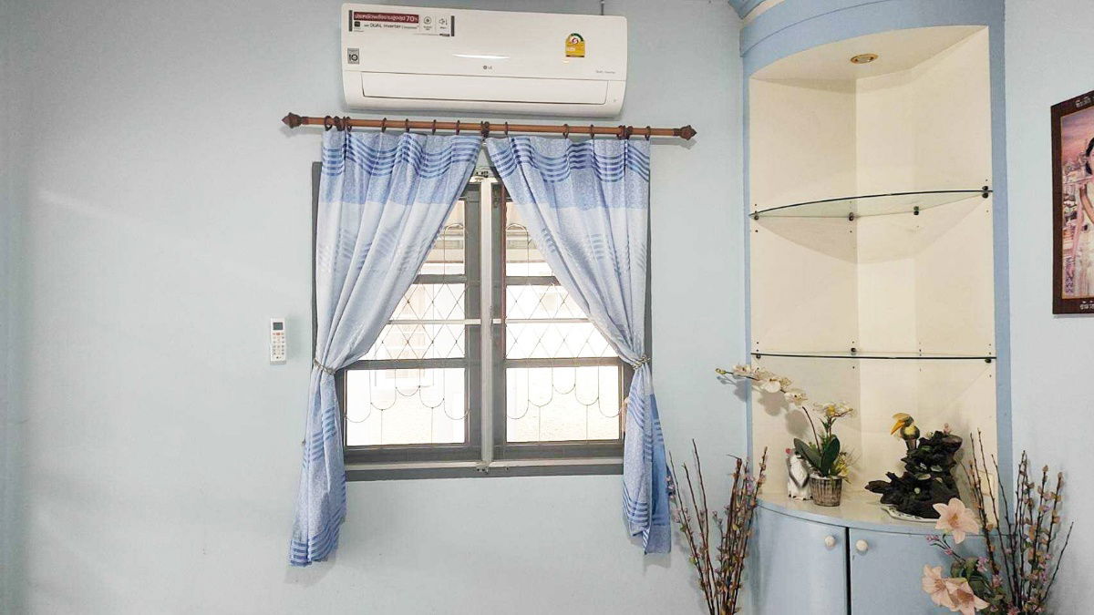 picture A detached house for rent with 3 bedrooms and 2 bathrooms - 10/16