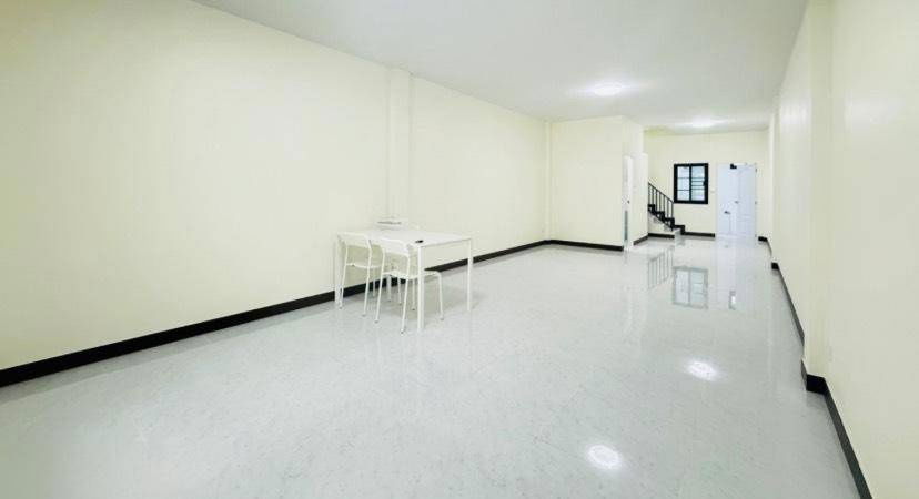 รูป T 1471 ให้เช่า ทาวน์เฮ้าส์ 2 ชั้นสร้างใหม่! ใกล้ BTS เพชรเกษม 48 ทำเลดี เดินทางสะดวก ราคา 15,000 บาท - รูปที่ 3/9