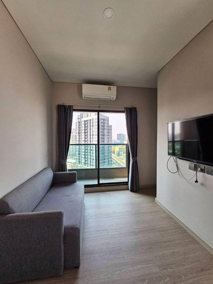 picture code : E176 Lumpini Park Phahon 32 - 11/18