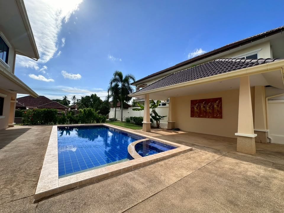 picture Pool Villa for Sale 5 Bedrooms at Mabprachan - 1/14
