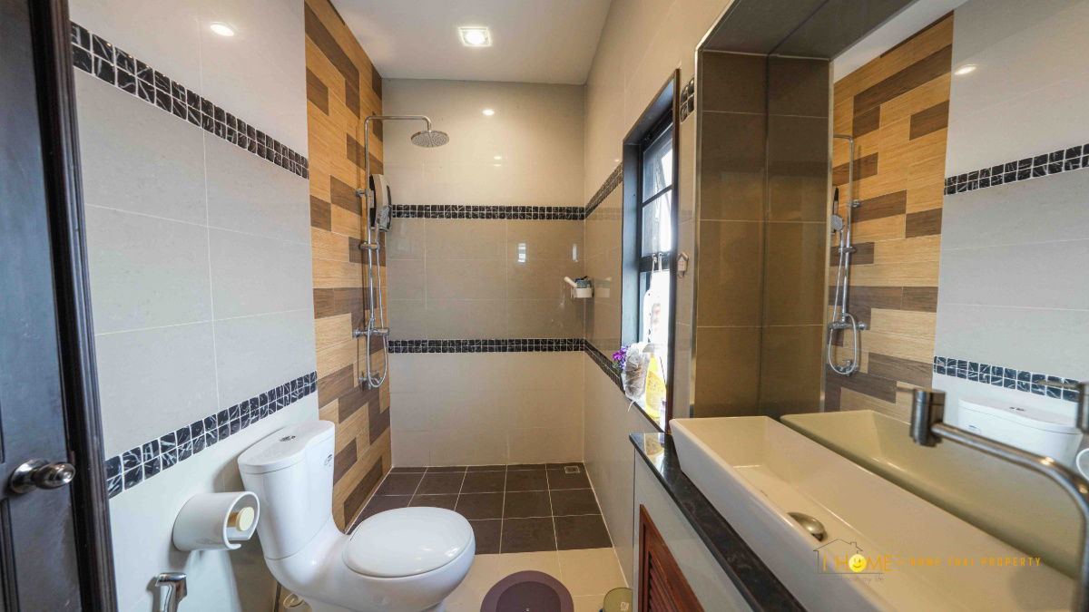 picture A two storey house for rent with 3 bedrooms,3 toilets and 1 kitchen. - 19/30