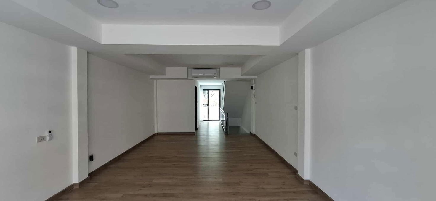 รูป 3-Storey Commercial Building for Sale - รูปที่ 8/17