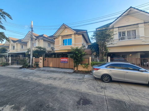 ขายบ้านสวนจันทิมา 2 บ้านเดียวกึ่งแฝด 2 ชั้น บ้านตกเเต่งสวย ** พิกัด : 13.86487, 100.49154